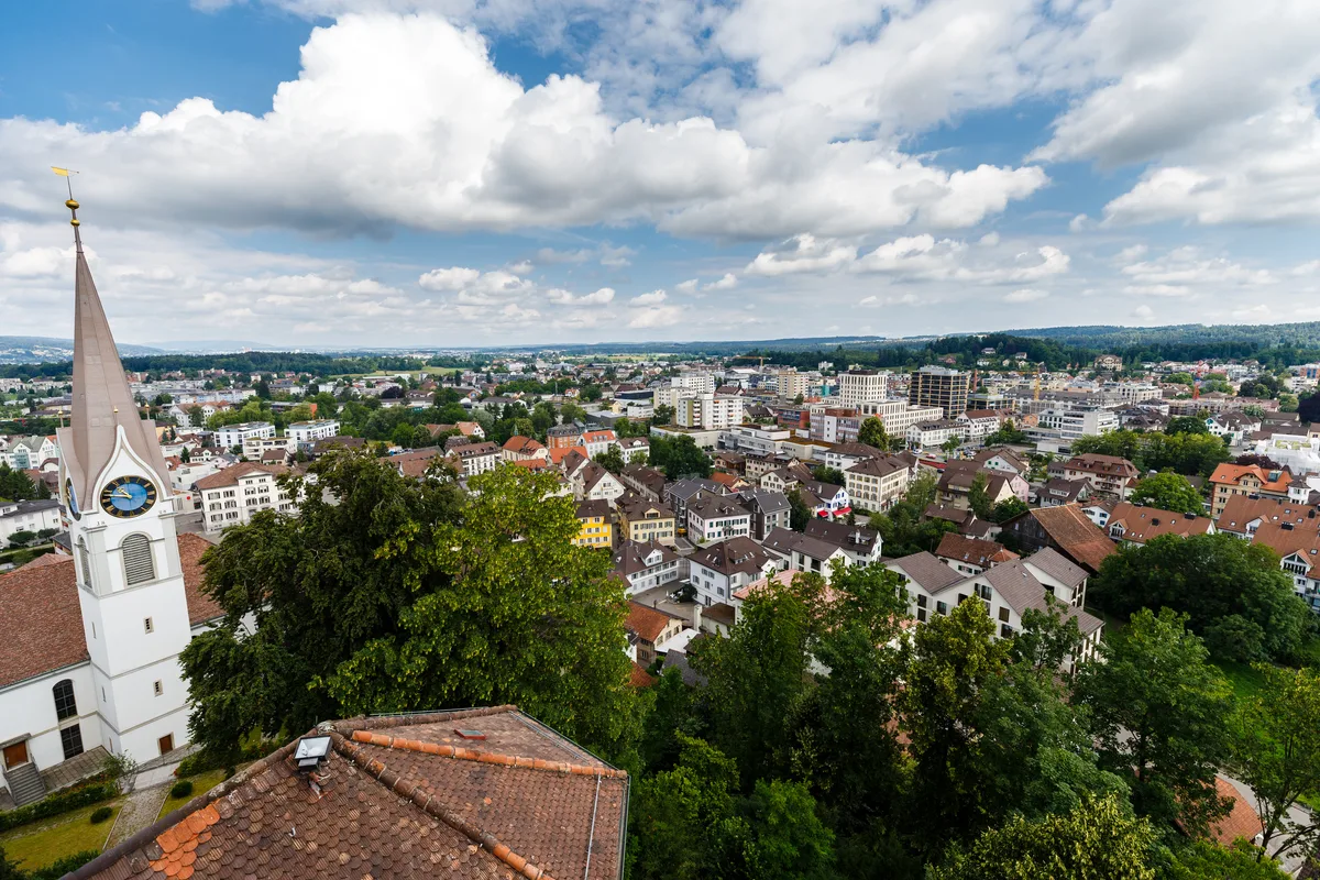 Uster soll nicht zur Schlafstadt Zürichs werden. Blick vom Schlosshügel. (Archiv) Blick vom Schlosshügel auf die Stadt Uster.